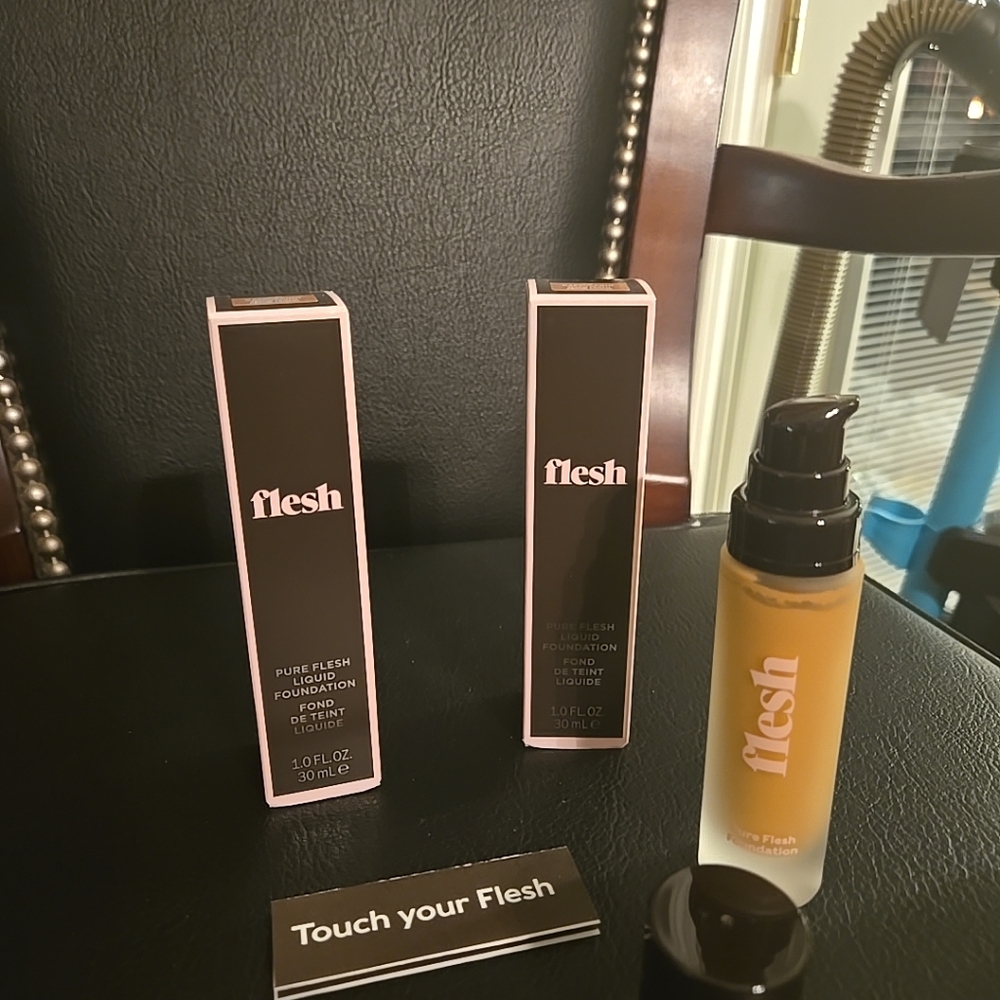 Flesh Pure Flesh Liquid Foundation Cappuccino 23 Lot Of 2 NIB 1 fl oz Revlon
